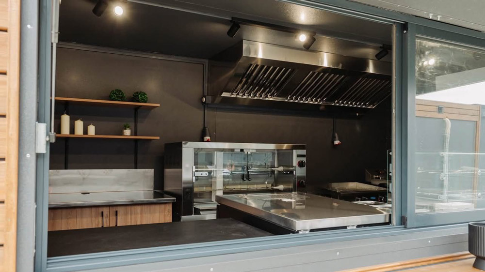 Rulotă comercială cu design interior la comandă, de 5 x 2,3 x 2,3m - imagine 2