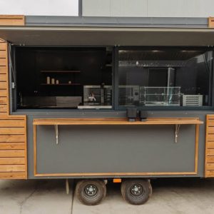 Rulotă comercială cu design interior la comandă, de 5 x 2,3 x 2,3m