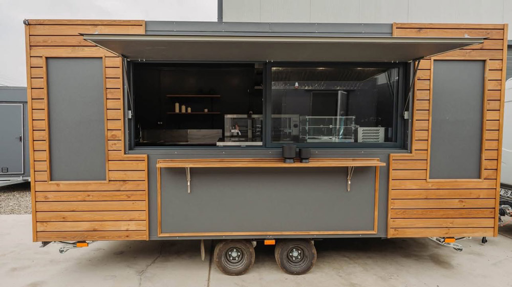 Rulotă comercială cu design interior la comandă, de 5 x 2,3 x 2,3m