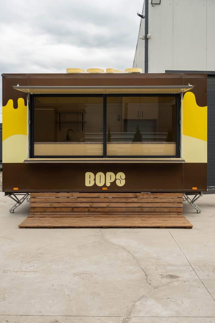 Rulotă comercială personalizată 4 x 2,4 x 2,4m - imagine 2