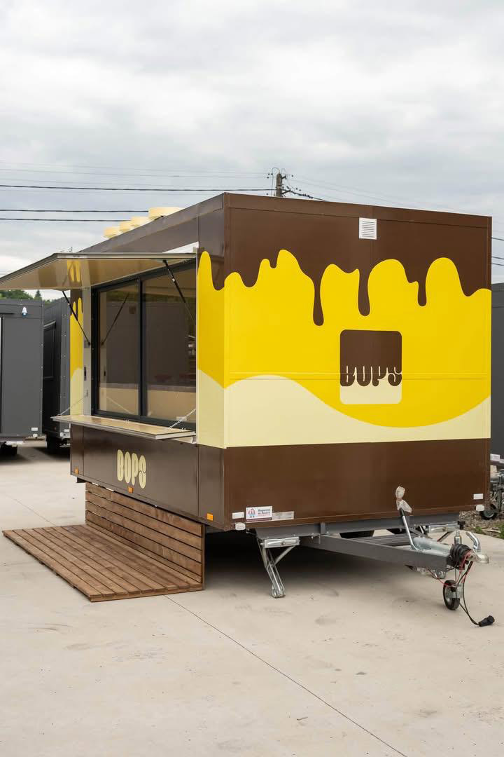 Rulotă comercială personalizată 4 x 2,4 x 2,4m