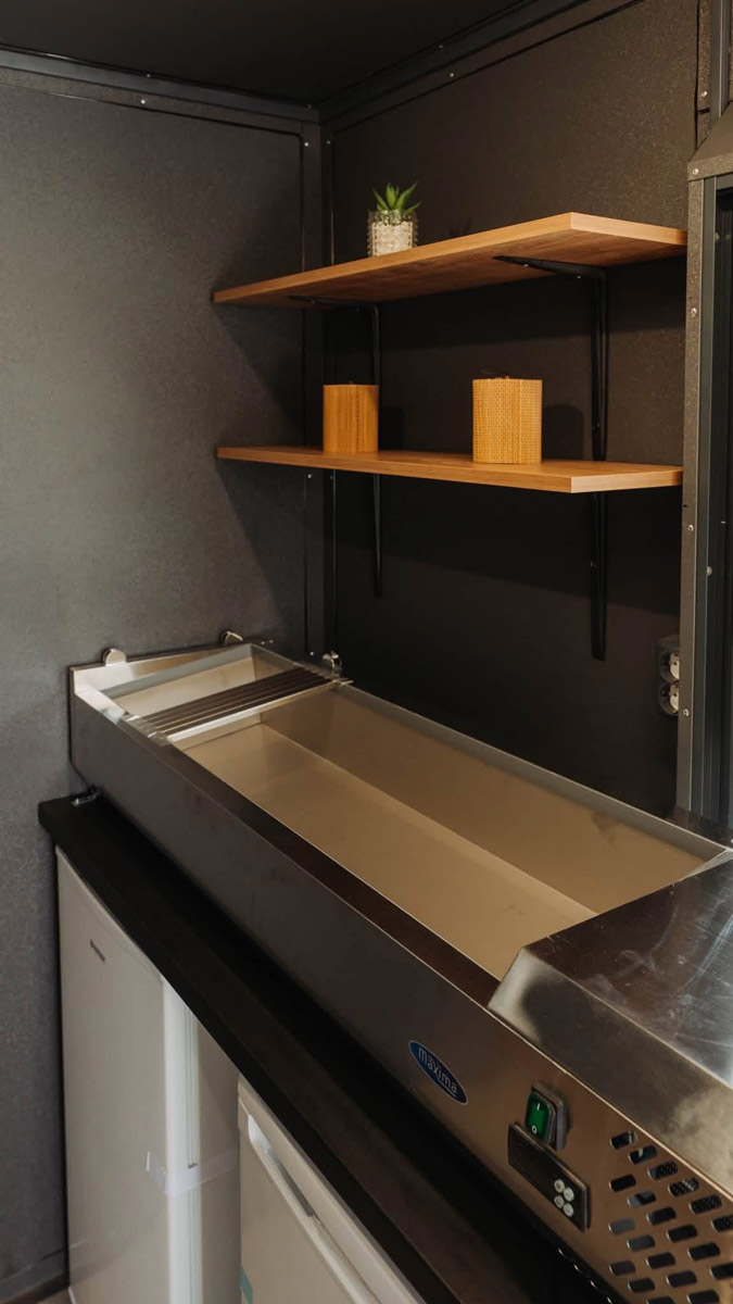 Rulotă comercială cu design interior la comandă, de 5 x 2,3 x 2,3m - imagine 7